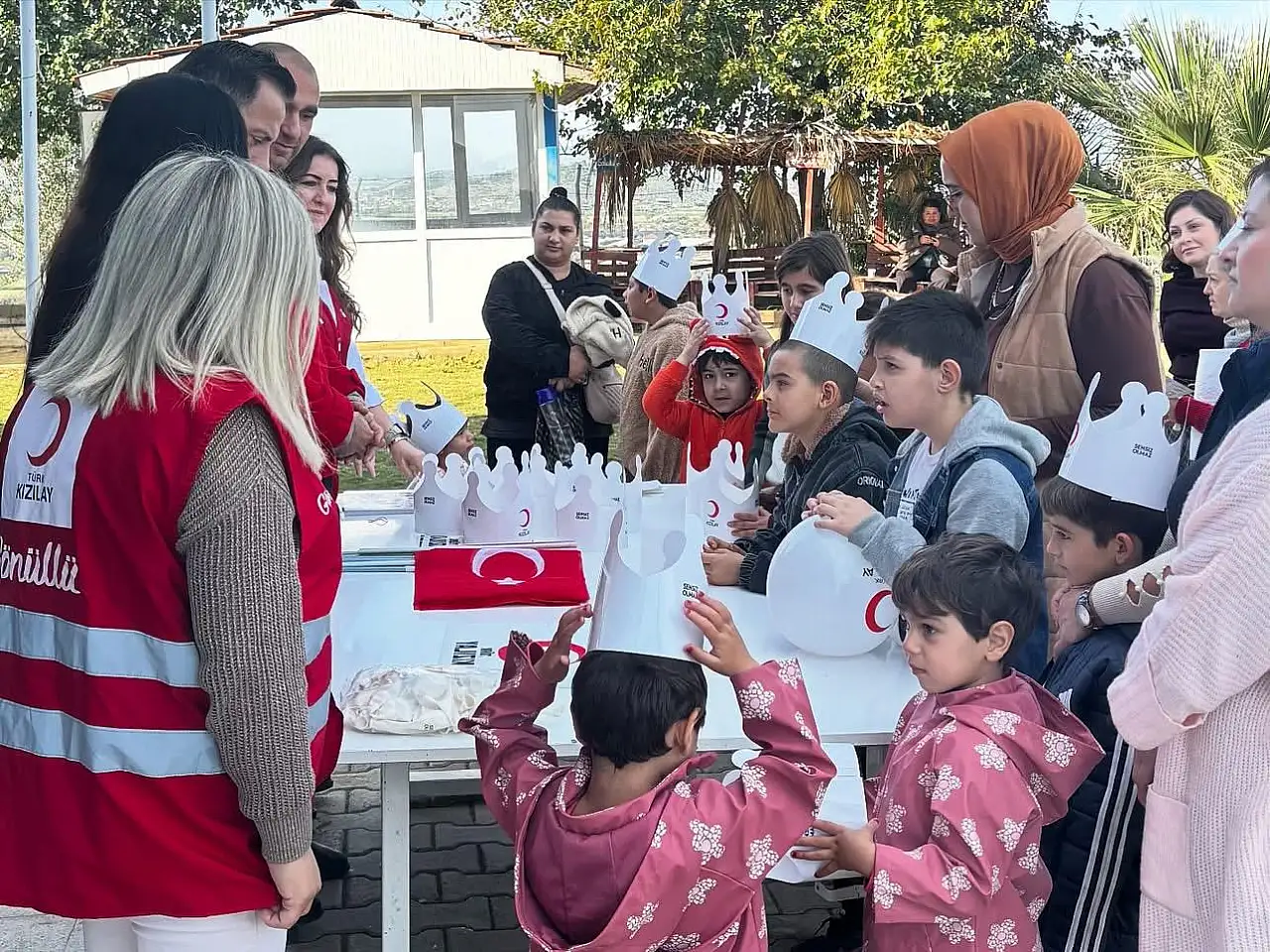 Ödemiş'te Kızılay'dan Anlamlı Ziyaret