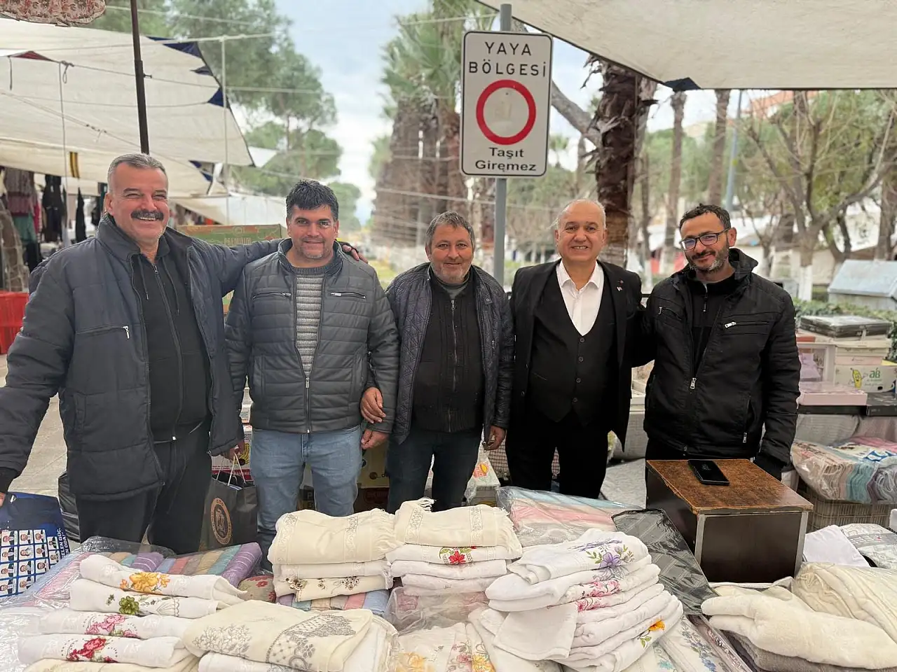 ÖDEMİŞ TERZİLER ODASI BAŞKANI HÜSEYİN DÖNER PAZAR ESNAFINI ZİYARET ETTİ