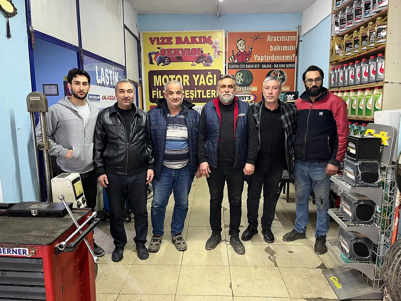 HAKAN GÜÇLÜ SAHAYI BIRAKMIYOR