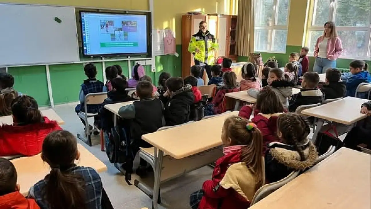 ÇAYAĞZI İLKOKULU'NDA ÖĞRENCİLERE TRAFİK GÜVENLİĞİ EĞİTİMİ