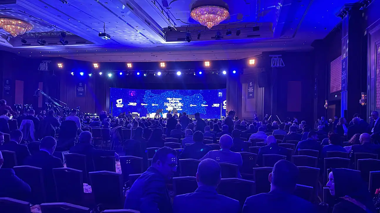 DİJİTAL DÖNÜŞÜM HABERCİLİĞİ YENİDEN ŞEKİLLENDİRİYOR