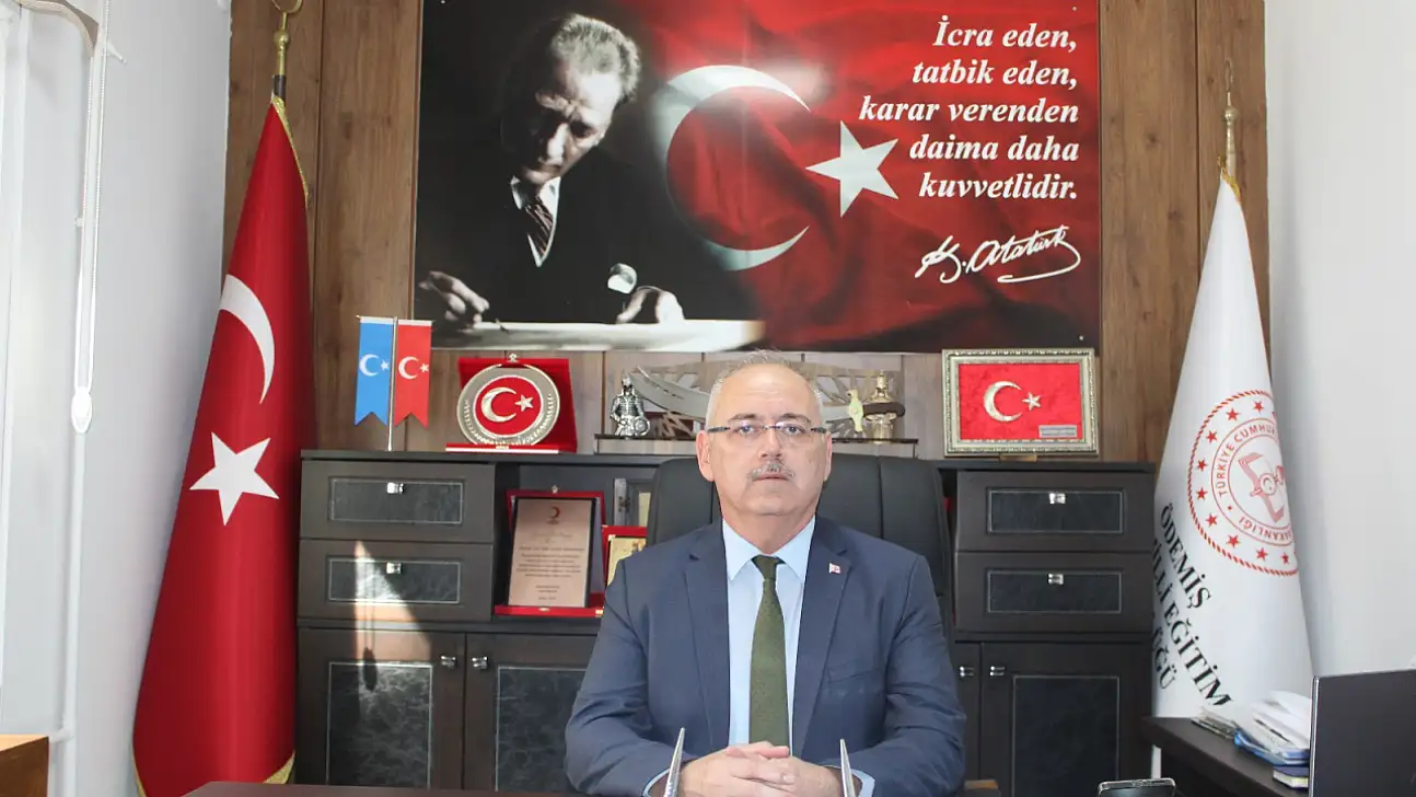 İlçe Millî Eğitim Müdürü Sunullah Desticioğlu'ndan 24 Kasım Öğretmenler Günü Mesajı