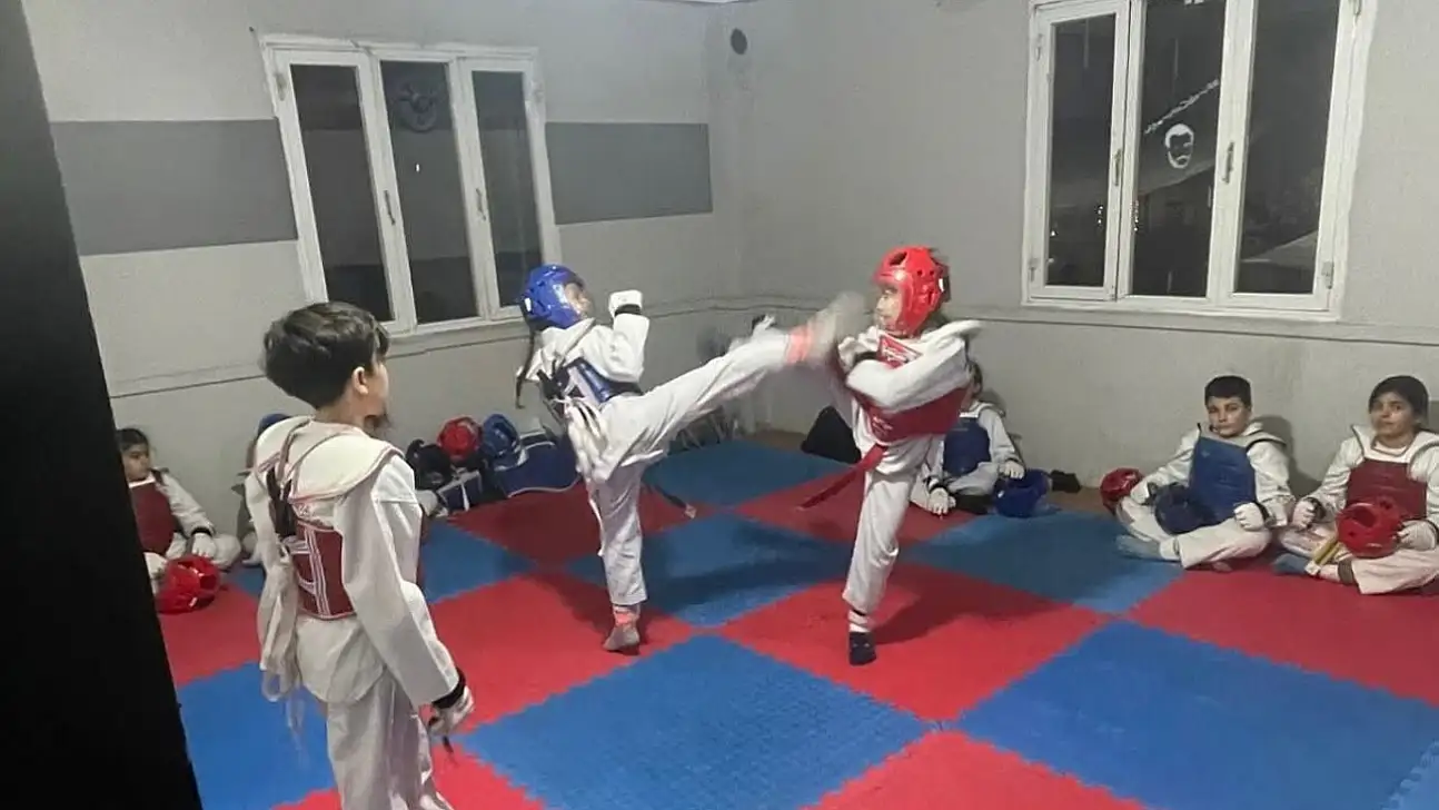 KİRAZ ÜLKÜ OCAKLARINDA TEKVANDO DERSLERİ SÜRÜYOR