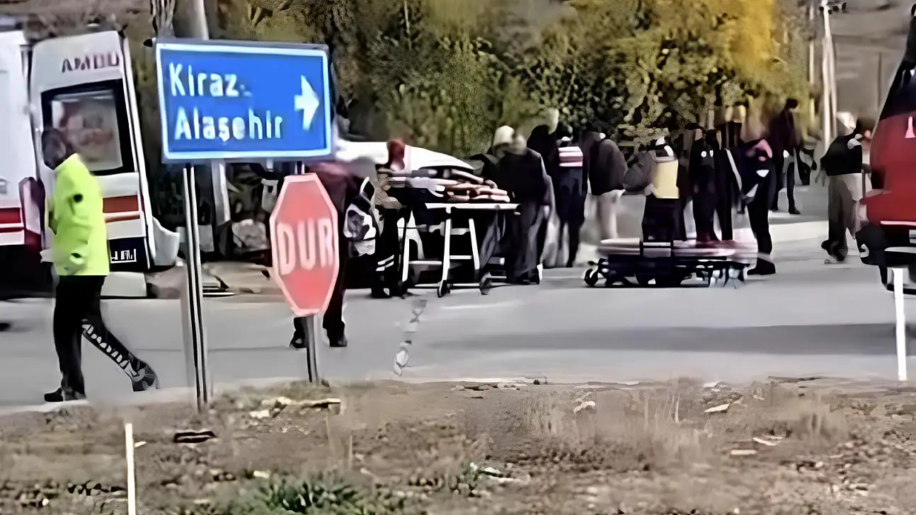 Ödemiş Kaymakçı'da İki Araç Çarpıştı: 5 Yaralı