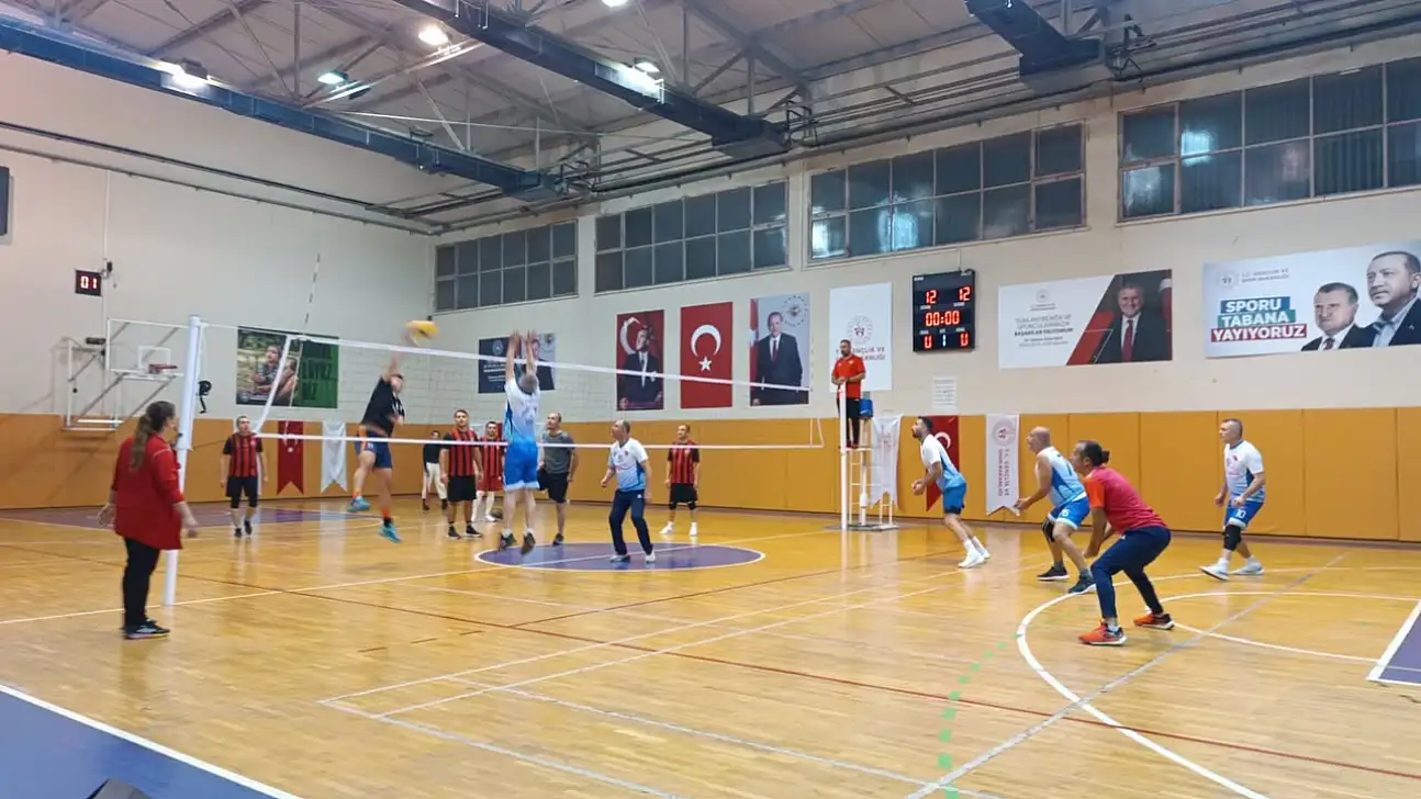 Ödemiş'te Kurumlar Arası Voleybol Şenliği Sona Erdi