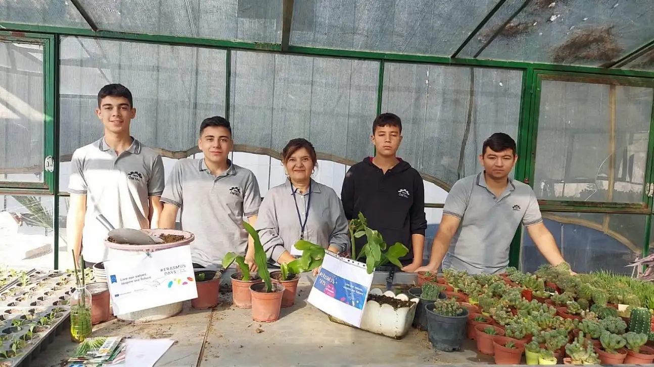 ÖDEMİŞ'TE TARIM ÖĞRENCİLERİNDEN ERASMUSDAYS ETKİNLİĞİ
