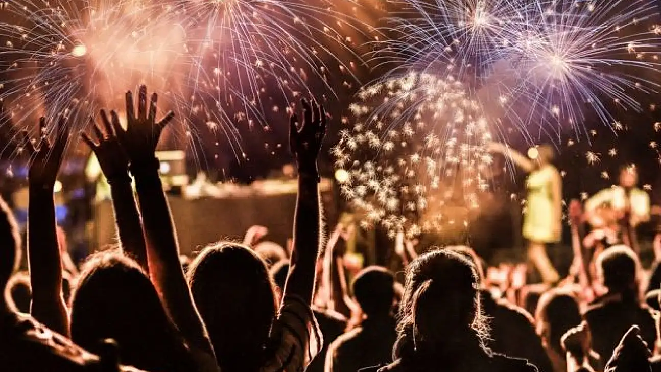 ÖDEMİŞ'TE YILBAŞI GECESİ İÇİN ÖZEL DÜZENLENME