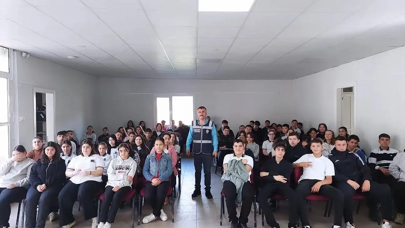 Polis, Öğrencilerle 'Huzurlu  Eğitim ' Üzerine Buluştu