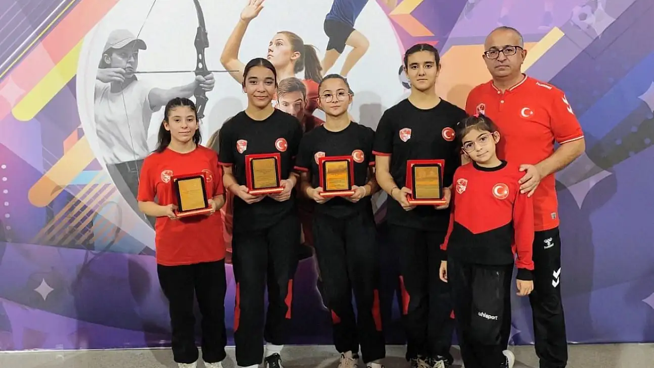 Tire Belediyesi Spor Kulübü'nün Genç Sporcuları Prestijli Törende Ödüllerini Aldı