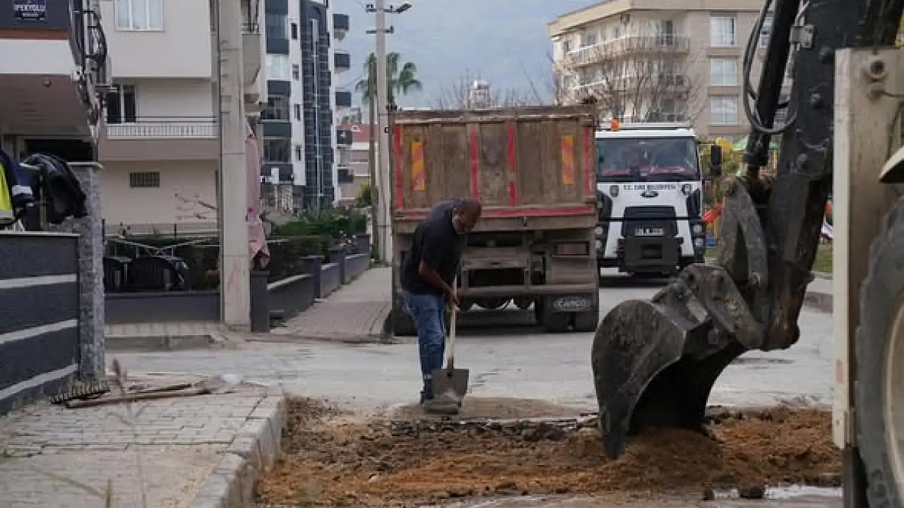 Tire'de Belediye ve Büyükşehir Ekiplerinden Yoğun Mesai