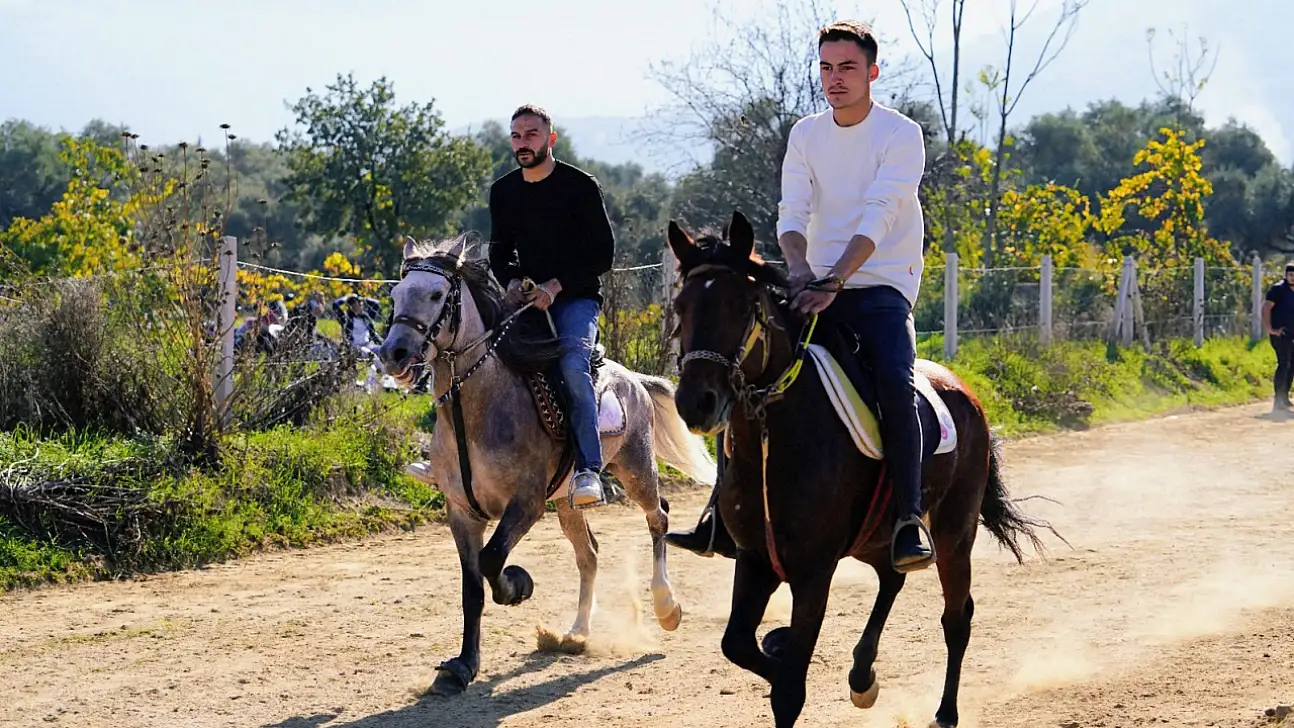 Tire'de Geleneksel Rahvan At Yarışları Nefes Kesti!