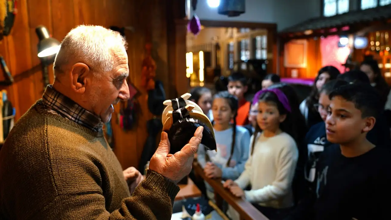 Tire'de Öğrenciler, Karne Sevincini Sinema Keyfiyle Yaşadı