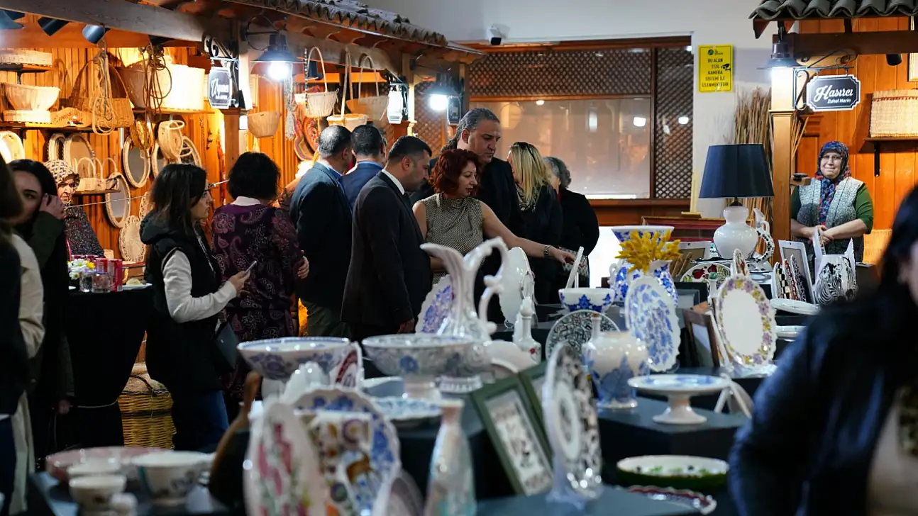 Tire Kent Müzesi'nde Rengarenk Çini Sergisi