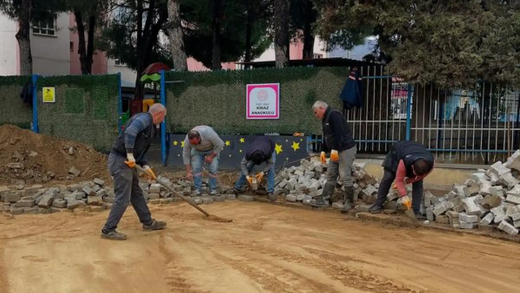 Kiraz Belediyesi Fen İşleri Ekiplerinden Yoğun Mesai