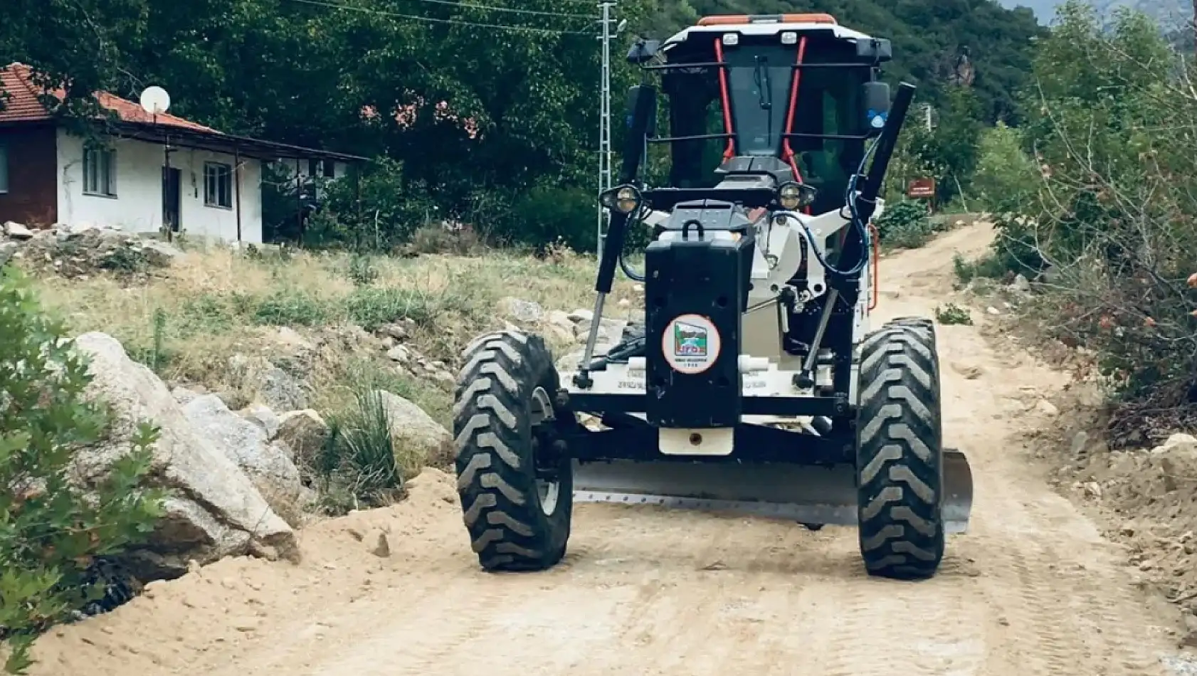 Kiraz Belediyesi'nden Doğancılar Mahallesi'ne Malzemeli Yol Bakım Çalışması