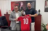 ÖDEMİŞ VE UZUNKÖPRÜ MASTERLERDEN KAYMAKAM ERDOĞAN'A FORMA HEDİYESİ