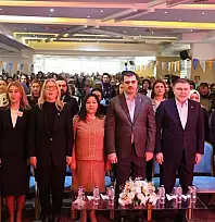 AK PARTİ TİRE'DEN İZMİR KADIN KOLLARI TOPLANTISINA KATILIM