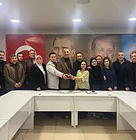 ARİS MEDYA A.Ş. VE VİZYON MEDYA'DAN BAŞKAN MURAT ÖNCEL'E 'YILIN İLÇE BAŞKANI' ÖDÜLÜ