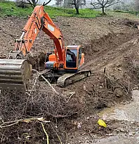 Belediye, yolun açılması için çalışmalarını sürdürüyor