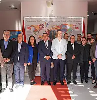 Cumhuriyet'in 102. Yılına Özel 'Yadigâr' Sergisi Tire'de Açıldı