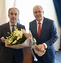 EGE ÜNİVERSİTESİ'NDE REKTÖRLÜK DEVİR TESLİMİ: KİRAZ DOĞUMLU PROF. DR. MUSA ALCI GÖREVE BAŞLADI