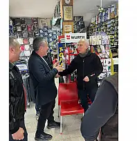 GÜÇLÜ SAHADA, ESNAFIN YANINDA