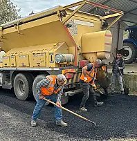 Kiraz Belediyesi'nden İğdeli Mahallesi'nde Asfalt Yama Çalışması