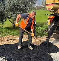 Kiraz Belediyesi'nden Suludere Mahallesi'nde Asfalt Yama Çalışması