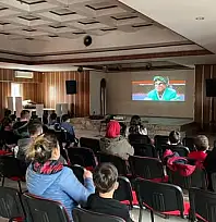 KİRAZ'DA ÇOCUKLAR 'TERS YÜZ 2' İLE SÖMESTR KEYFİ YAŞADI