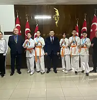 MADALYALI KARATECİLERDEN KAYMAKAM ERDOĞAN'A ZİYARET