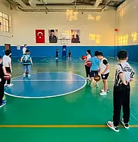 Ödemiş Gençlik Merkezi'nde Basketbol Eğitimi Devam Ediyor