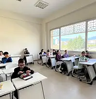 Ödemiş Gençlik Merkezi'nde İngilizce Eğitimi Büyük İlgi Görüyor