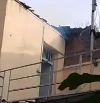 ÖDEMİŞ'TE METRUK BİNADA ÇIKAN ÇATI YANGINI KISA SÜREDE SÖNDÜRÜLDÜ