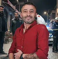 ÖDEMİŞ'TE SALDIRI: PAPAĞAN ÖLDÜ, SAHİBİ YARALANDI