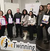 ÖDEMİŞ'TE ÜÇ OKULA eTWINNING SCHOOL BELGESİ