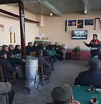 ÖDEMİŞ'TE ÜRETİCİLERE SAHADA BİLGİLENDİRME ÇALIŞMASI