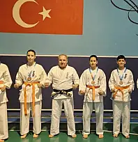 ÖDEMİŞLİ KARATECİLER TÜRKİYE ŞAMPİYONASINDAN MADALYALARLA DÖNDÜ