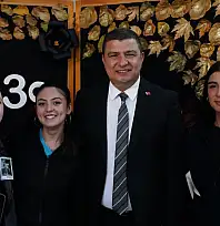 Öğrencilerin performansı ayakta alkışlandı