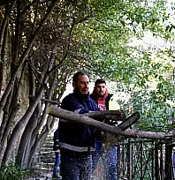 TİRE BELEDİYESİ FIRTINAYA RAĞMEN SAHADA