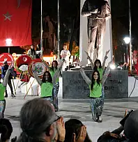 Tire'de Cumhuriyet Coşkusu Fener Alayı ile Zirveye Çıktı