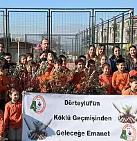 TİRE'DE ÖĞRENCİLER GELECEK İÇİN ZEYTİN FİDANI DİKTİ