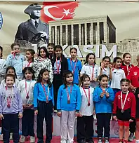 Tireli Güreşçiler Kuşadası'ndan Madalyalarla Döndü!