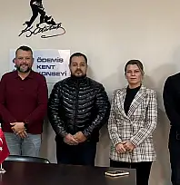 TV9 VE KÜÇÜK MENDERES GAZETESİ, ÖDEMİŞ KENT KONSEYİ BAŞKANI SADEDDİN MAHMUTÇAOĞLU'NU ZİYARET ETTİ