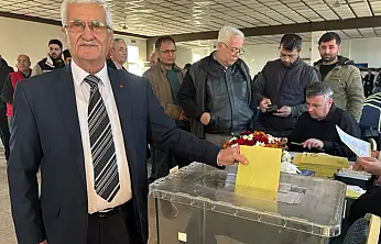 35 YILLIK EMEĞE MARANGOZ ESNAFINDAN BAŞKANLIĞA DEVAM KARARI