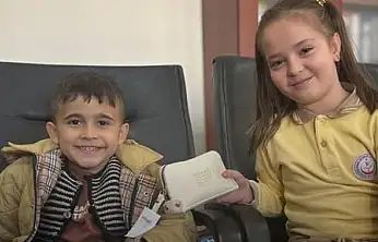 ALTININI BAĞIŞLAYAN KÜÇÜK KİRAZLI KAHRAMAN