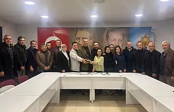 ARİS MEDYA A.Ş. VE VİZYON MEDYA'DAN BAŞKAN MURAT ÖNCEL'E 'YILIN İLÇE BAŞKANI' ÖDÜLÜ