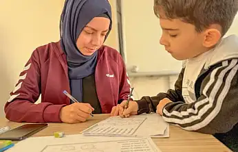 Bayındır Gençlik Merkezi'nde Miniklere İngilizce Eğitimi