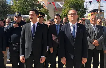 Beydağ'da Cumhuriyet Bayramı Coşkusu: Çelenk Töreniyle Kutlamalar Başladı