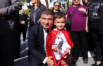 Çelenk Törenine Protokol Eksiksiz Katıldı