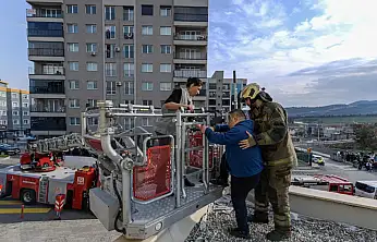 İZMİR'DE ENGELLİLER İÇİN AFET TATBİKATI GERÇEKLEŞTİRİLDİ